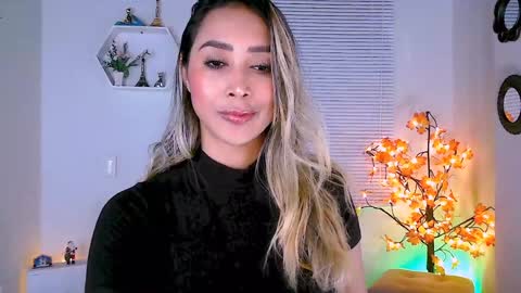 Snapshot of nycole_1988 chatting on 12-22-24, 11:31 Nycole online show from 12-22-24, 11:31