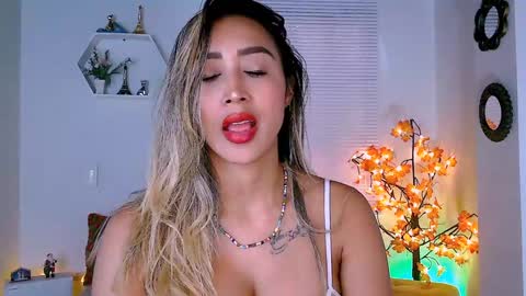 Snapshot of nycole_1988 chatting on 12-23-24, 10:12 Nycole online show from 12-23-24, 10:12