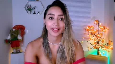 Snapshot of nycole_1988 chatting on 12-30-24, 05:26 Nycole online show from 12-30-24, 05:26