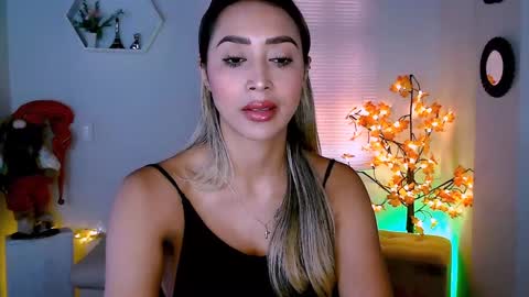 Snapshot of nycole_1988 chatting on 01-06-25, 08:50 Nycole online show from 01-06-25, 08:50