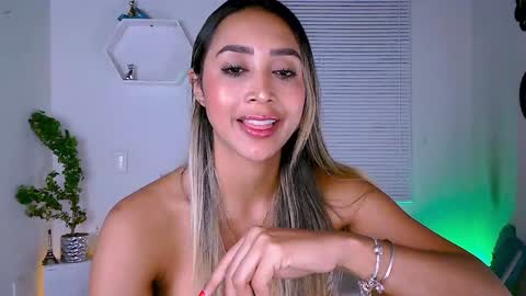 Snapshot of nycole_1988 chatting on 01-15-25, 03:00 Nycole online show from 01-15-25, 03:00