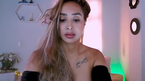 Snapshot of nycole_1988 chatting on 01-22-25, 03:29 Nycole online show from 01-22-25, 03:29