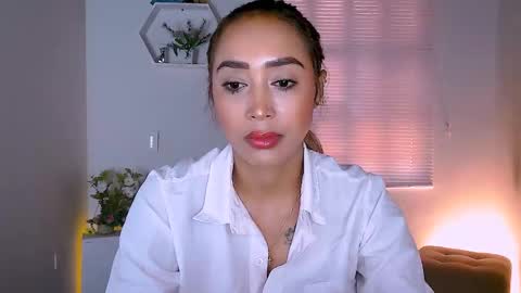 Snapshot of nycole_1988 chatting on 01-27-25, 12:16 Nycole online show from 01-27-25, 12:16