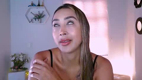 Snapshot of nycole_1988 chatting on 03-10-25, 01:32 Nycole online show from 03-10-25, 01:32