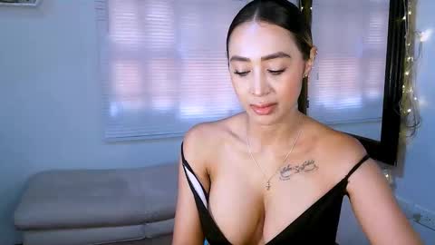 Snapshot of nycole_1988 chatting on 09-15-25, 05:02 Nycole online show from 09-15-25, 05:02