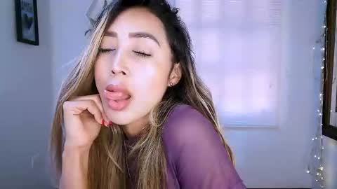 Snapshot of nycole_1988 chatting on 09-18-25, 03:03 Nycole online show from 09-18-25, 03:03