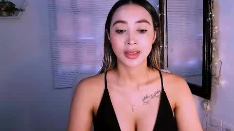 Snapshot of nycole_1988 chatting on 11-03-25, 06:53 Nycole online show from 11-03-25, 06:53