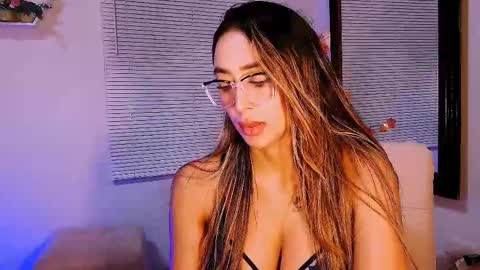 Snapshot of nycole_1988 chatting on 11-09-25, 01:59 Nycole online show from 11-09-25, 01:59