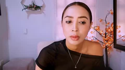 Snapshot of nycole_1988 chatting on 11-26-25, 03:13 Nycole online show from 11-26-25, 03:13