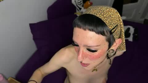 Snapshot of nymphaeaorion chatting on 06-12-26, 11:35 Nymphaea online show from 06-12-26, 11:35