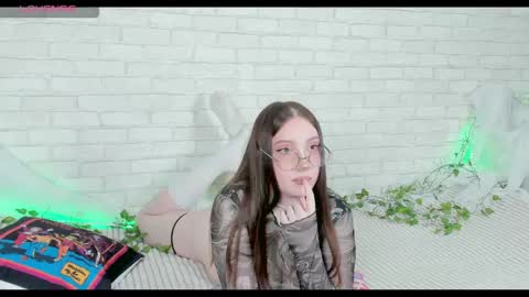 Kat online show from 04-28-26, 02:33