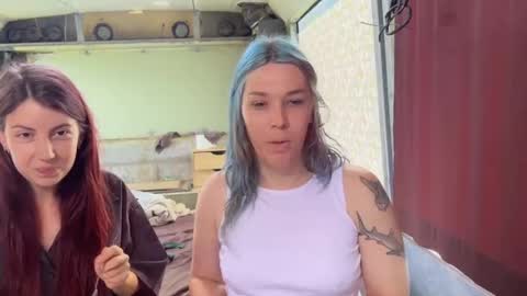 Creamy Grapefruit online show from 10-31-25, 10:11