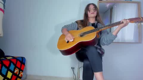 Laura nyu online show from 11-07-25, 09:04