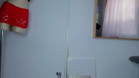 Laura nyu online show from 11-19-25, 08:31