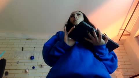 Snapshot of nyx1126 chatting on 12-18-25, 11:38 nyx1126 online show from 12-18-25, 11:38