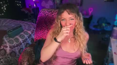 Snapshot of nyxxen chatting on 03-15-26, 01:55 nyxxen online show from 03-15-26, 01:55