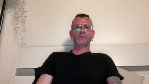 Snapshot of o_johnny_deep_o chatting on 06-14-26, 01:58 Jonathan Deep online show from 06-14-26, 01:58
