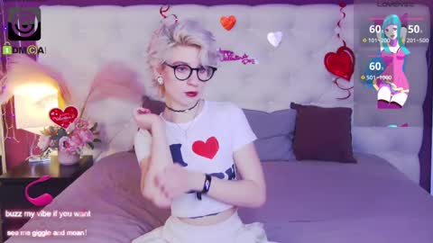 Snapshot of obedientt_ chatting on 02-10-25, 01:11 Moonlight online show from 02-10-25, 01:11