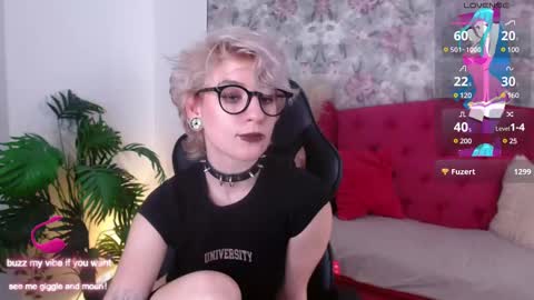 Snapshot of obedientt_ chatting on 02-27-25, 09:22 Moonlight online show from 02-27-25, 09:22