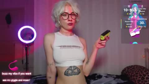 Snapshot of obedientt_ chatting on 10-10-25, 06:51 Moonlight online show from 10-10-25, 06:51