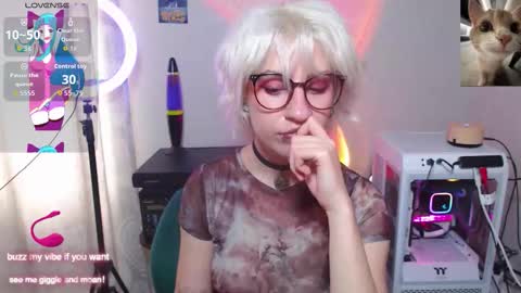 Snapshot of obedientt_ chatting on 10-11-25, 12:58 Moonlight online show from 10-11-25, 12:58