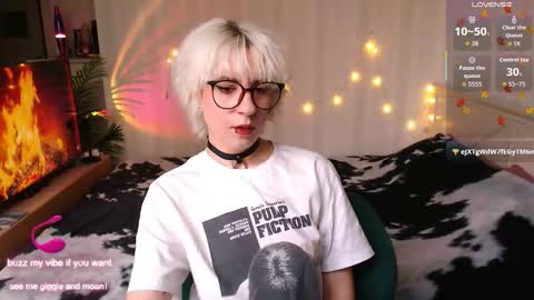 Snapshot of obedientt_ chatting on 11-26-25, 08:26 Moonlight online show from 11-26-25, 08:26