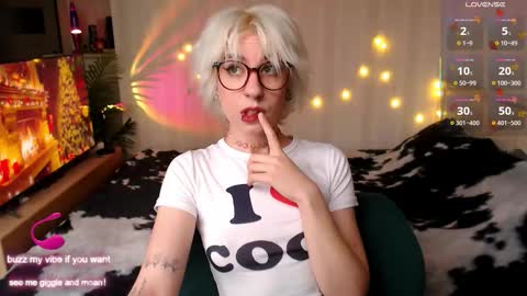 Snapshot of obedientt_ chatting on 12-03-25, 08:56 Moonlight online show from 12-03-25, 08:56