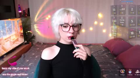 Snapshot of obedientt_ chatting on 12-04-25, 08:45 Moonlight online show from 12-04-25, 08:45