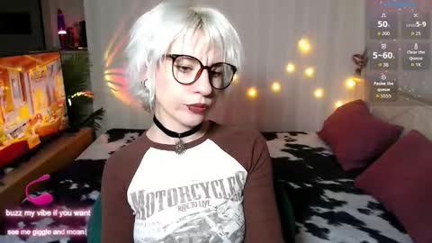 Snapshot of obedientt_ chatting on 12-16-25, 08:41 Moonlight online show from 12-16-25, 08:41