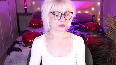 Snapshot of obedientt_ chatting on 02-16-26, 10:22 Moonlight online show from 02-16-26, 10:22