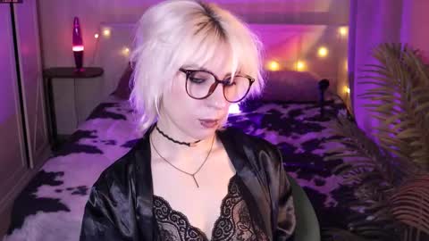 Snapshot of obedientt_ chatting on 03-01-26, 08:05 Moonlight online show from 03-01-26, 08:05