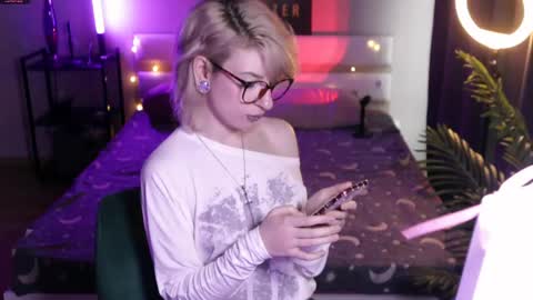 Moonlight online show from 04-25-26, 09:01