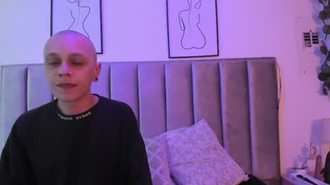 Sara Help me reach 1000 followers online show from 04-11-26, 05:17