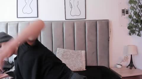 Sara Help me reach 1000 followers online show from 04-14-26, 12:55