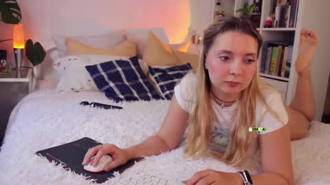 Snapshot of oceaneyesbb chatting on 09-11-25, 07:19 Ellen- online show from 09-11-25, 07:19