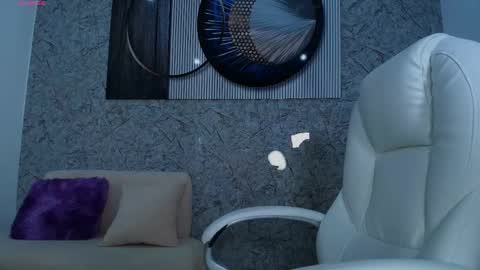 independent model online show from 10-28-25, 05:37