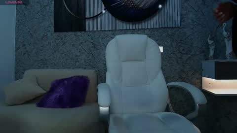 Snapshot of octavia_rouse chatting on 12-18-25, 05:30 independent model online show from 12-18-25, 05:30