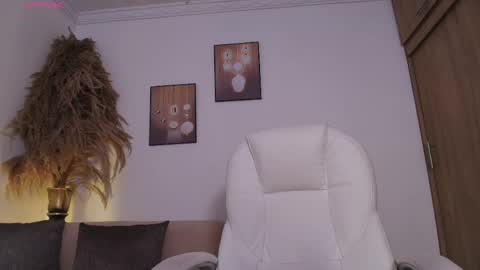 independent model online show from 04-29-26, 01:59