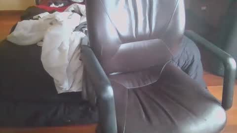 Snapshot of octobersky1993 chatting on 09-12-25, 06:19 Sky online show from 09-12-25, 06:19