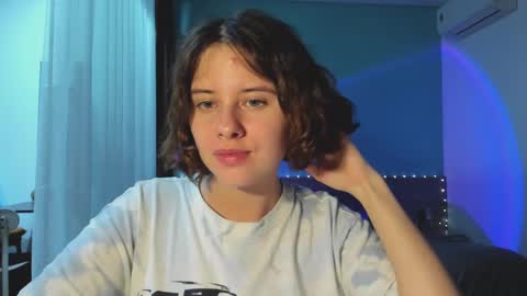 Evie online show from 01-04-25, 11:43