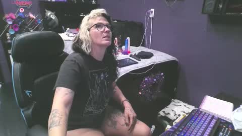 Oddy With A Body online show from 02-23-26, 01:47