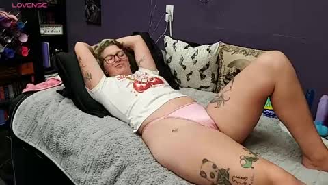 Snapshot of oddywithabody chatting on 06-04-26, 06:52 Oddy With A Body online show from 06-04-26, 06:52