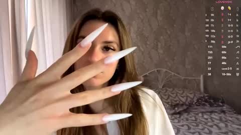 Mia online show from 09-23-25, 08:06