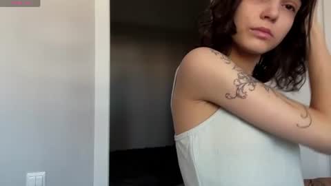 Snapshot of odettehatt chatting on 06-27-26, 04:50 Thea online show from 06-27-26, 04:50