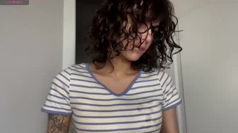 Snapshot of odettehatt chatting on 07-17-26, 04:41 Thea online show from 07-17-26, 04:41