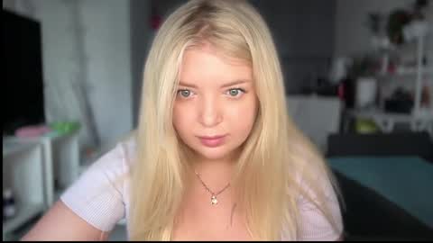 Snapshot of odriolsen chatting on 04-25-26, 11:13 Odri online show from 04-25-26, 11:13