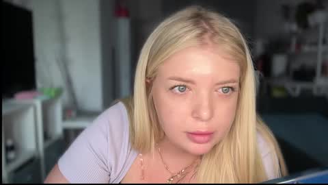 Snapshot of odriolsen chatting on 04-25-26, 01:41 Odri online show from 04-25-26, 01:41