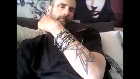 Snapshot of oedipe666 chatting on 05-16-26, 03:44 oedipe666cam online show from 05-16-26, 03:44