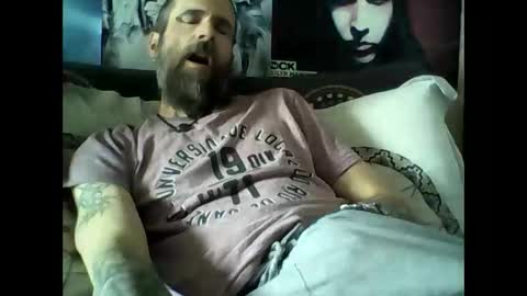 Snapshot of oedipe666 chatting on 06-10-26, 01:43 oedipe666cam online show from 06-10-26, 01:43