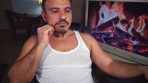 Snapshot of officeman7 chatting on 02-06-25, 06:13 officeman7 online show from 02-06-25, 06:13